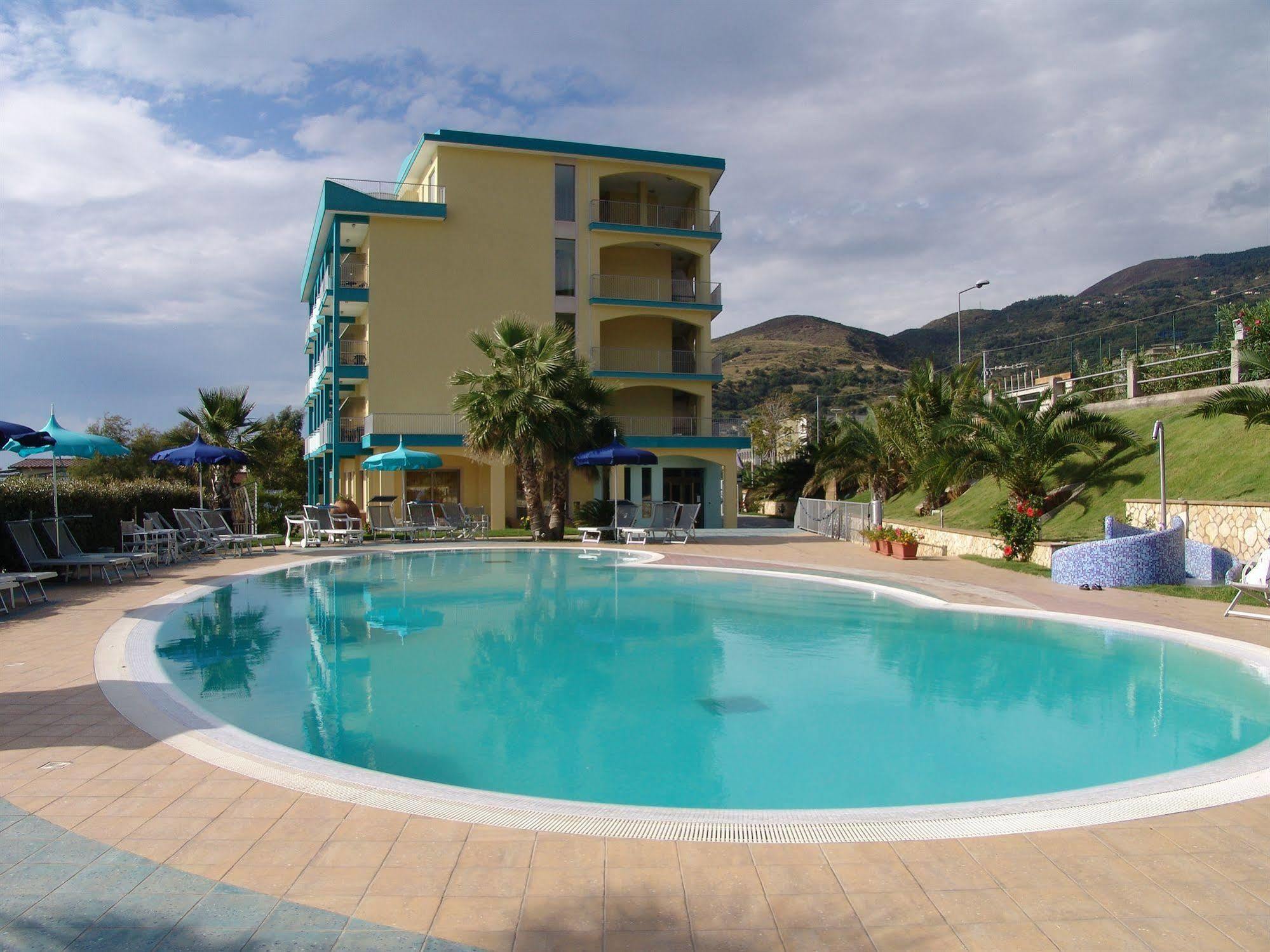 Meridian Hotel Guardia Piemontese Terme Exterior foto